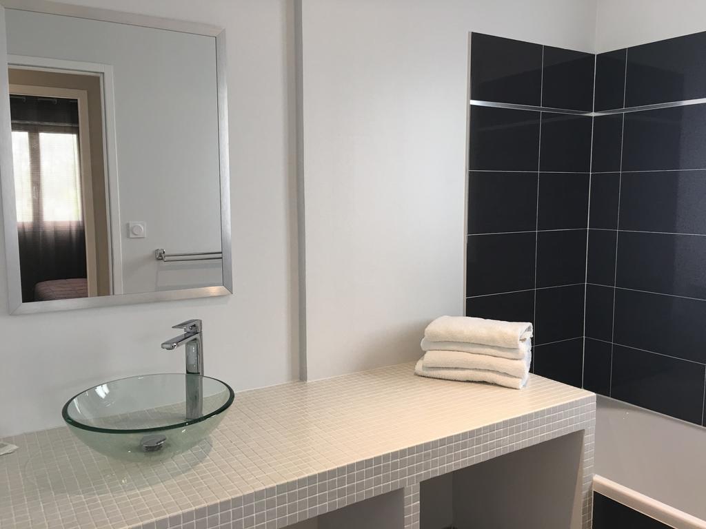 Appart'Hotel Et Chambres Essentiel Spa Арл Екстериор снимка