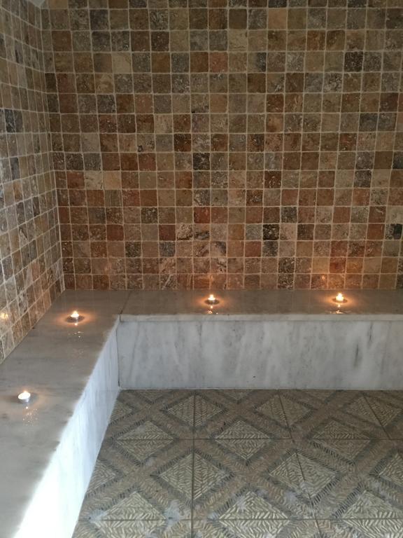 Appart'Hotel Et Chambres Essentiel Spa Арл Екстериор снимка