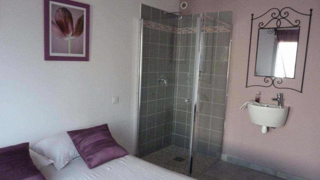 Appart'Hotel Et Chambres Essentiel Spa Арл Стая снимка