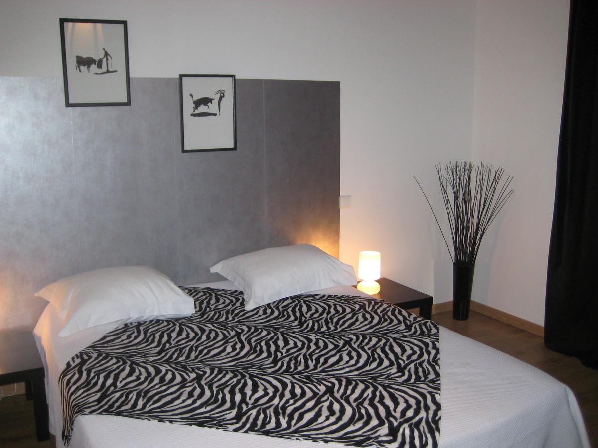 Appart'Hotel Et Chambres Essentiel Spa Арл Екстериор снимка