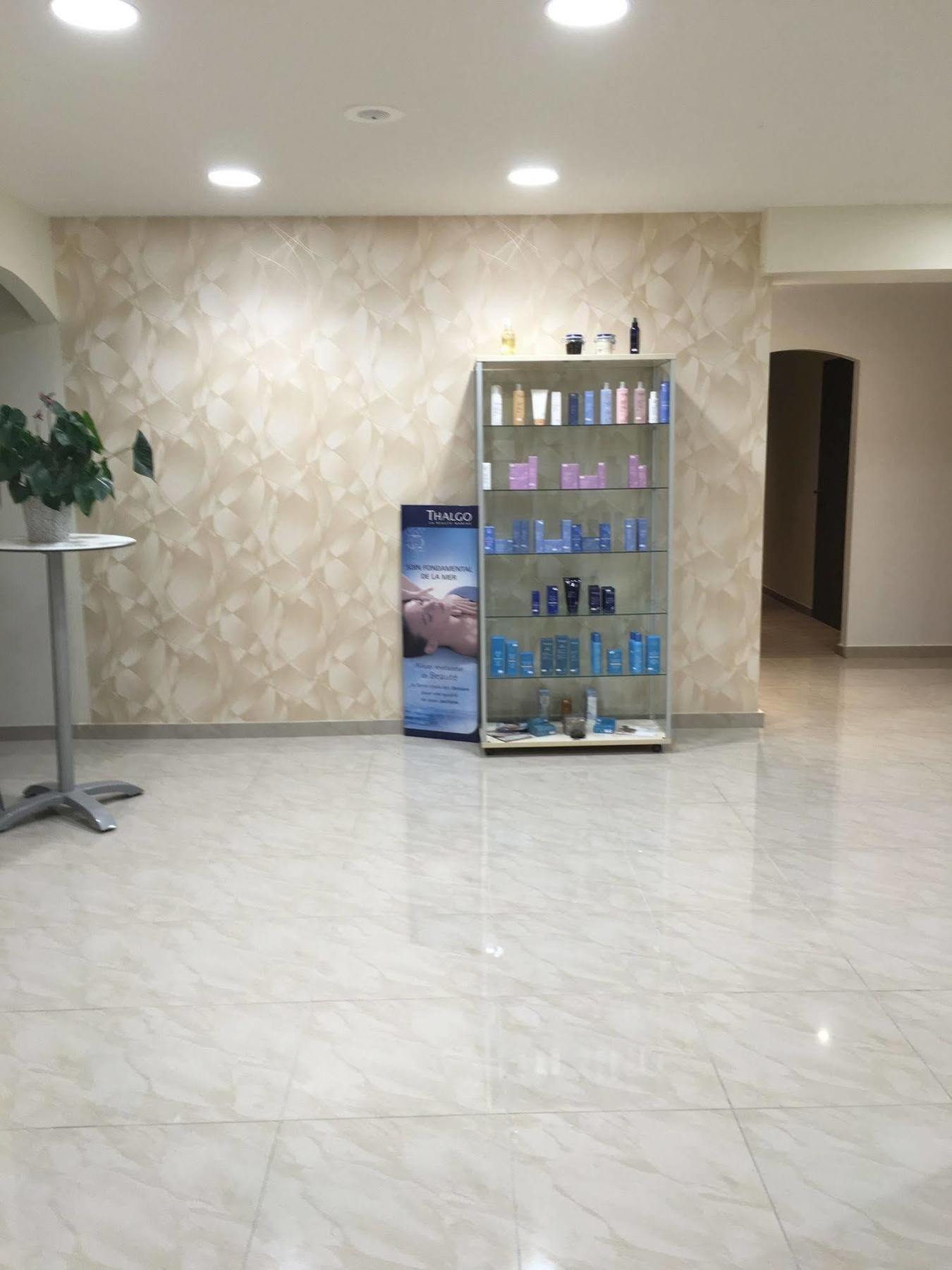 Appart'Hotel Et Chambres Essentiel Spa Арл Екстериор снимка