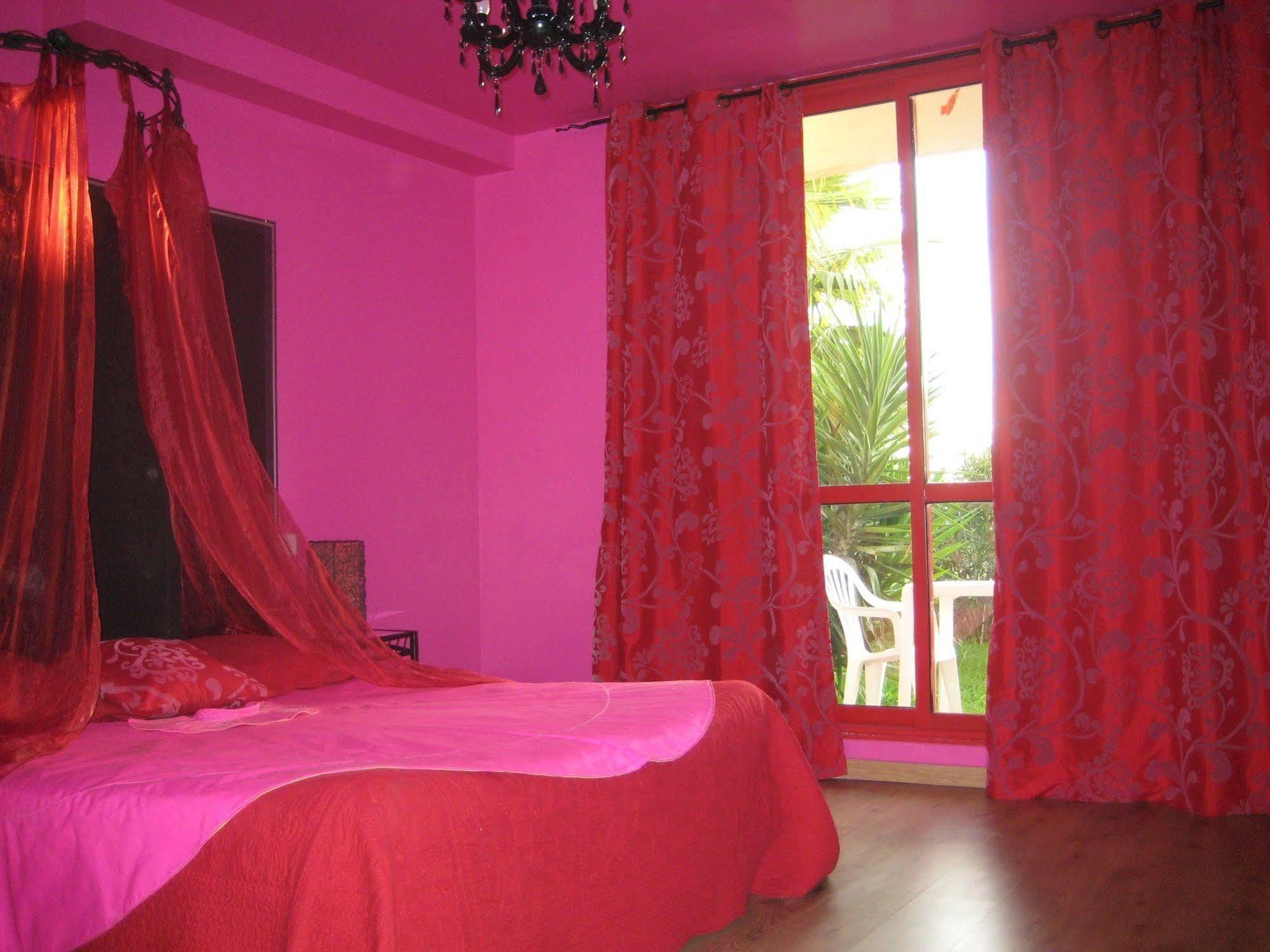 Appart'Hotel Et Chambres Essentiel Spa Арл Екстериор снимка