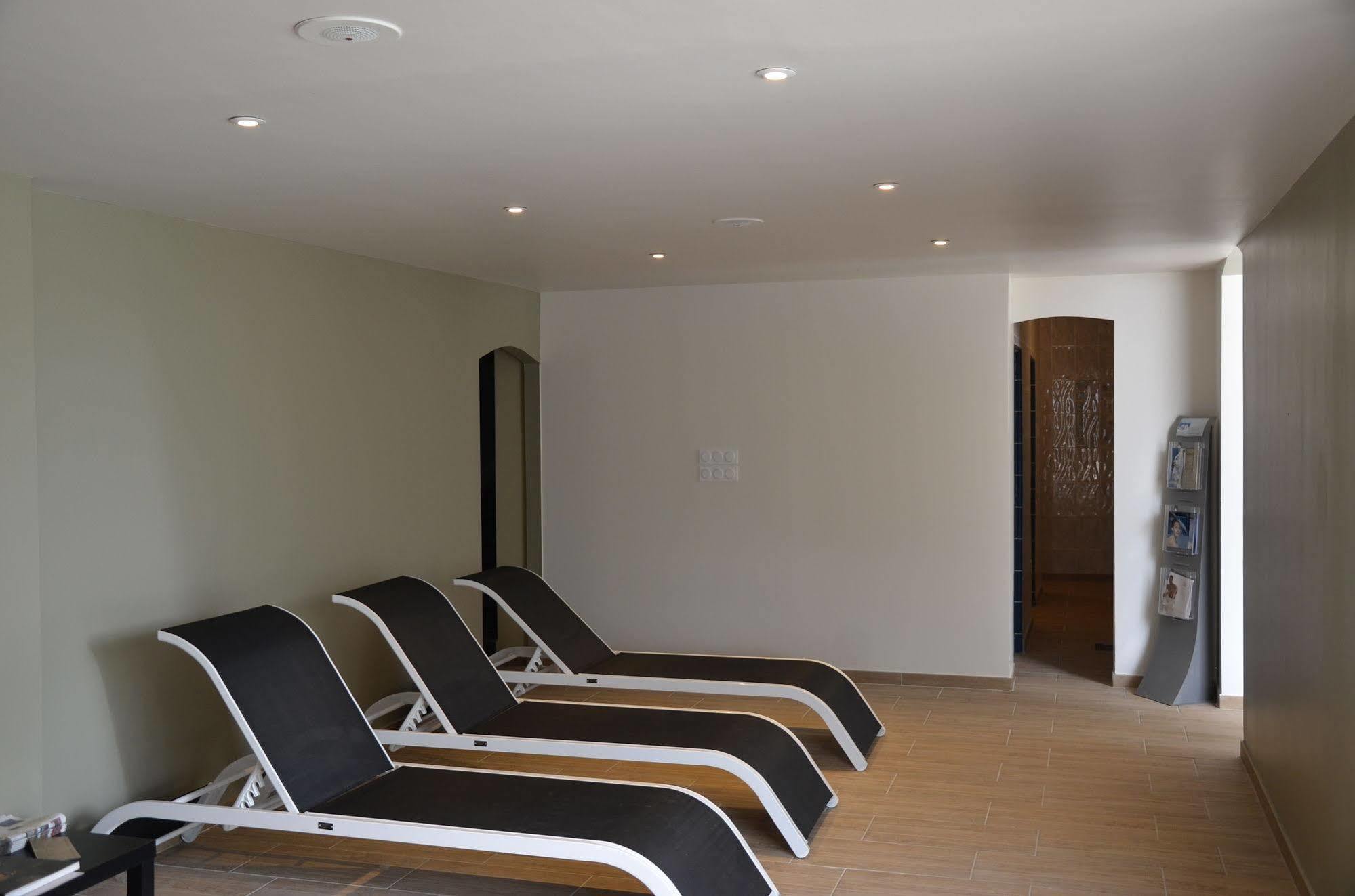 Appart'Hotel Et Chambres Essentiel Spa Арл Екстериор снимка